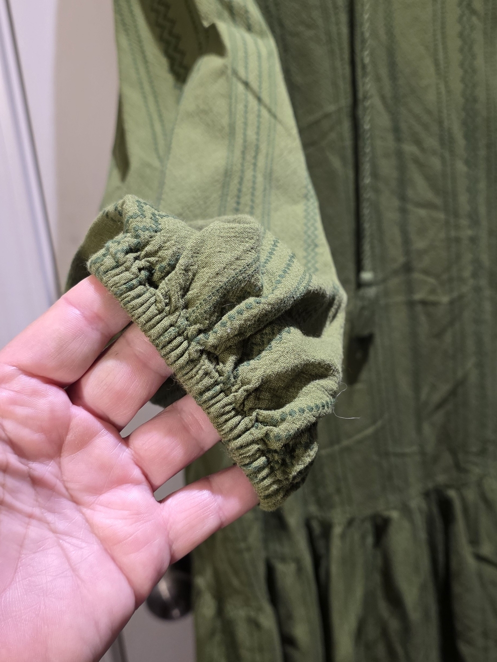 Relaxed Olive Green V-Neck Peasant Tunic - Picture 2 of 4